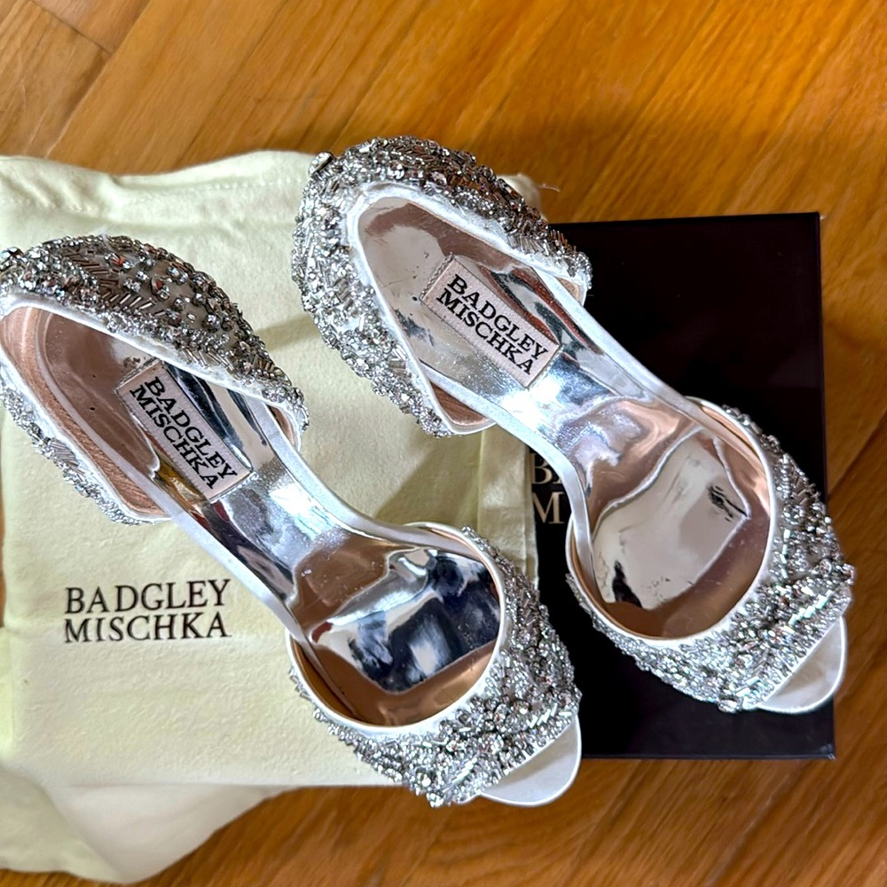Badgley Mischka 7.5 crystal embellishment Shaina open toe pump in white